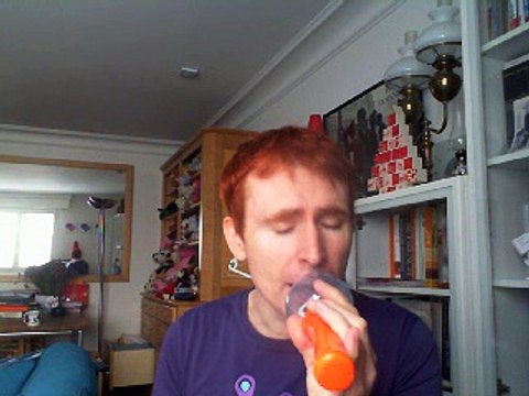 Wiwi égratigne bang my head de David Guetta & Sia