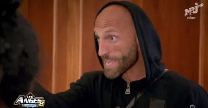 Les Anges 8 : Jeff devient fou en apprenant qu’Andréane et Aurélie sont en couple (vidéo)