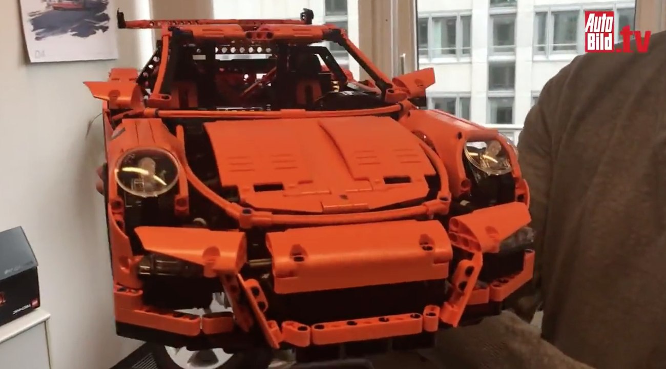 Vídeo: ¡Vaya 'frikada'! Mira este Porsche 911 GT3 RS hecho de Lego