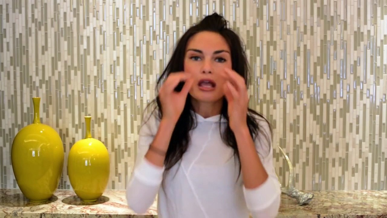 How to Stay Healthy During the Holidays + Fitness Routine