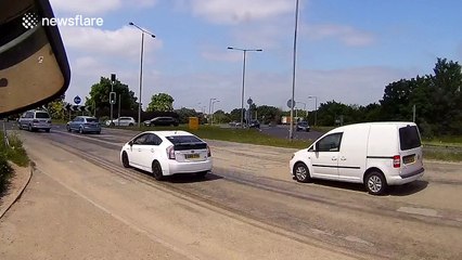 Large plane appears to come in much lower than usual in London