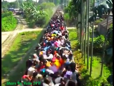 Đi xe lửa kiểu này mà muốn vô toilet thì phải làm sao? :v Thua luôn Ấn Độ ơi!