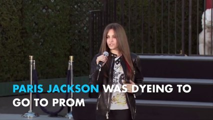 Paris Jackson dyes her hair blue for prom