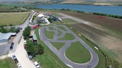 Havaalanında Çocuklar Gibi Eğlendiler