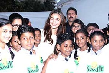 Alia Bhatt wins hearts and smiles!