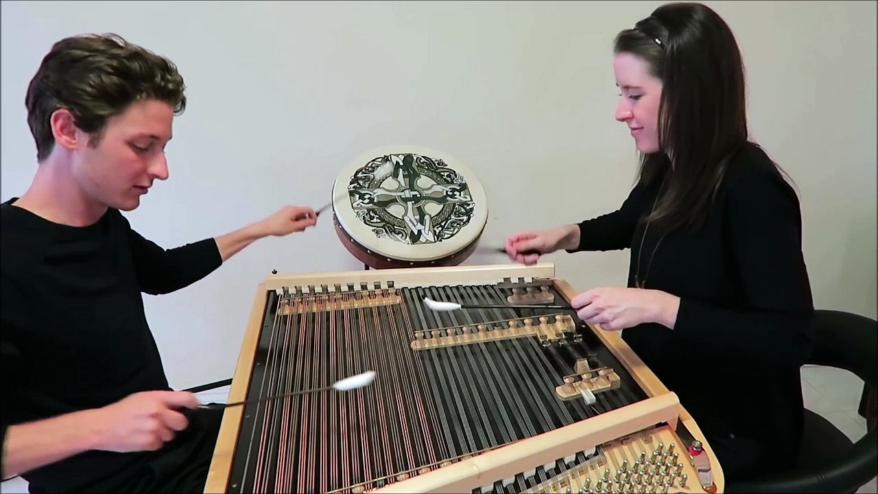 Générique de Game of Thrones joué sur un "cimbalom" instrument ancestral à cordes
