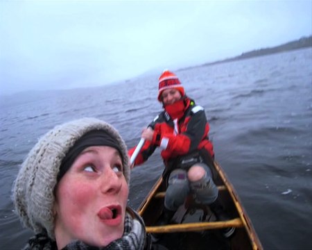 Lors d'une virée en bateau, ces deux copines assistent à une scène très rare