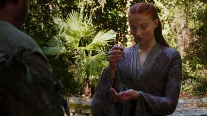 Game of Thrones - Ser Dontos gives Sansa a necklace