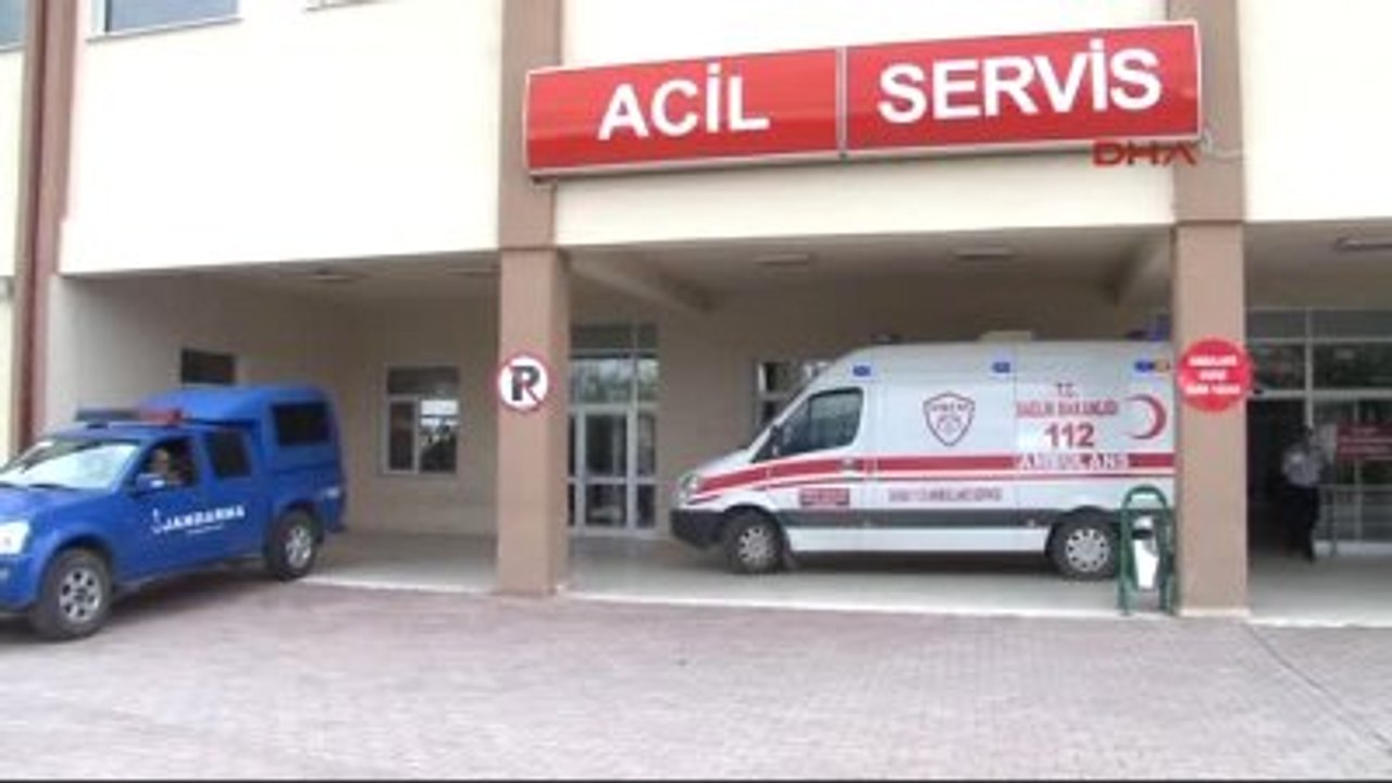 Sivas Üzerine Düştüğü Bıçak Karnına Saplandı