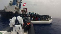 1,900 migrants rescued near Italy, hundreds more feared dead