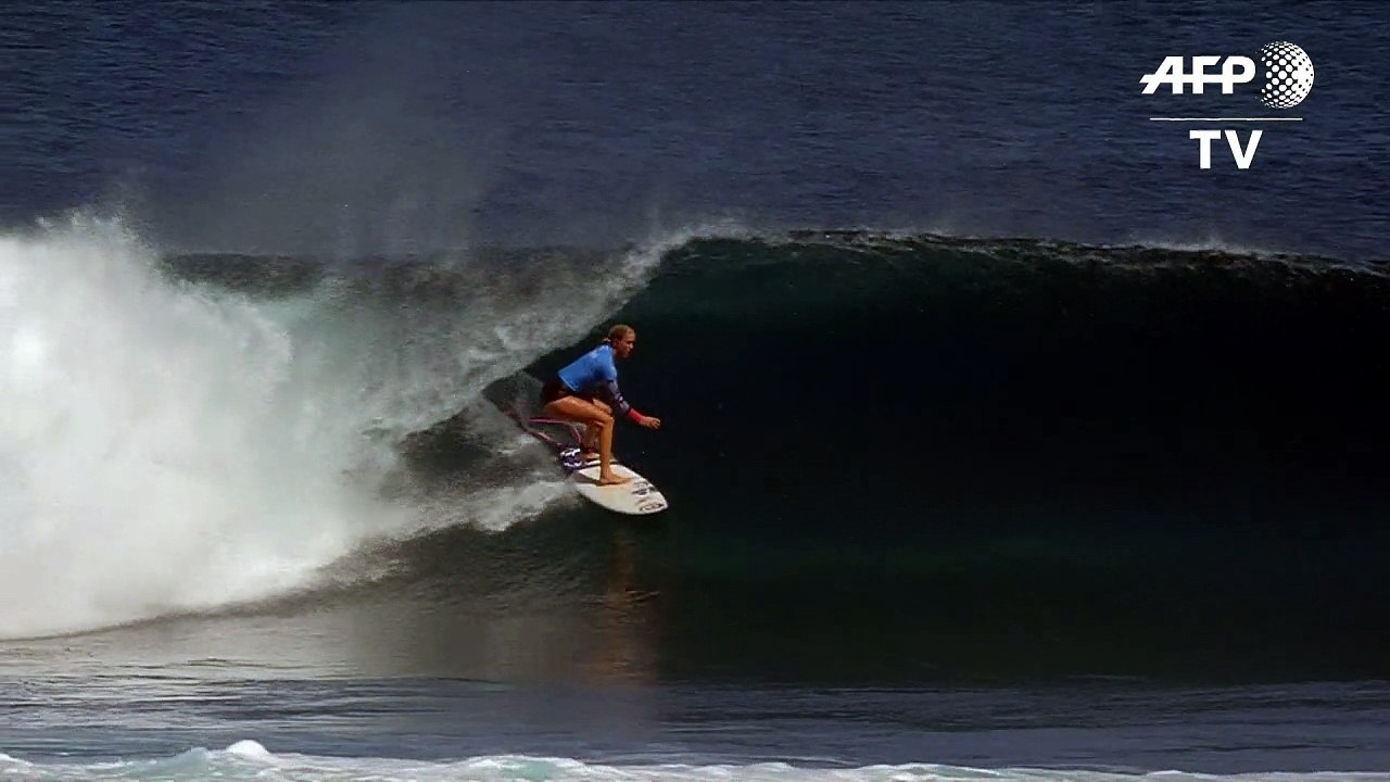 Bethany Hamilton eliminates top-seeded Wright in Fiji