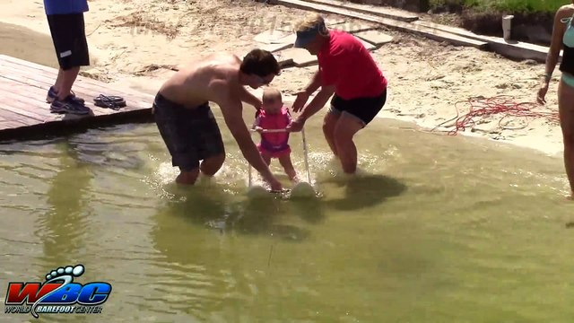 Zyla Ne Sait Pas Encore Marcher, Mais Elle Peut Faire Du Ski Nautique !