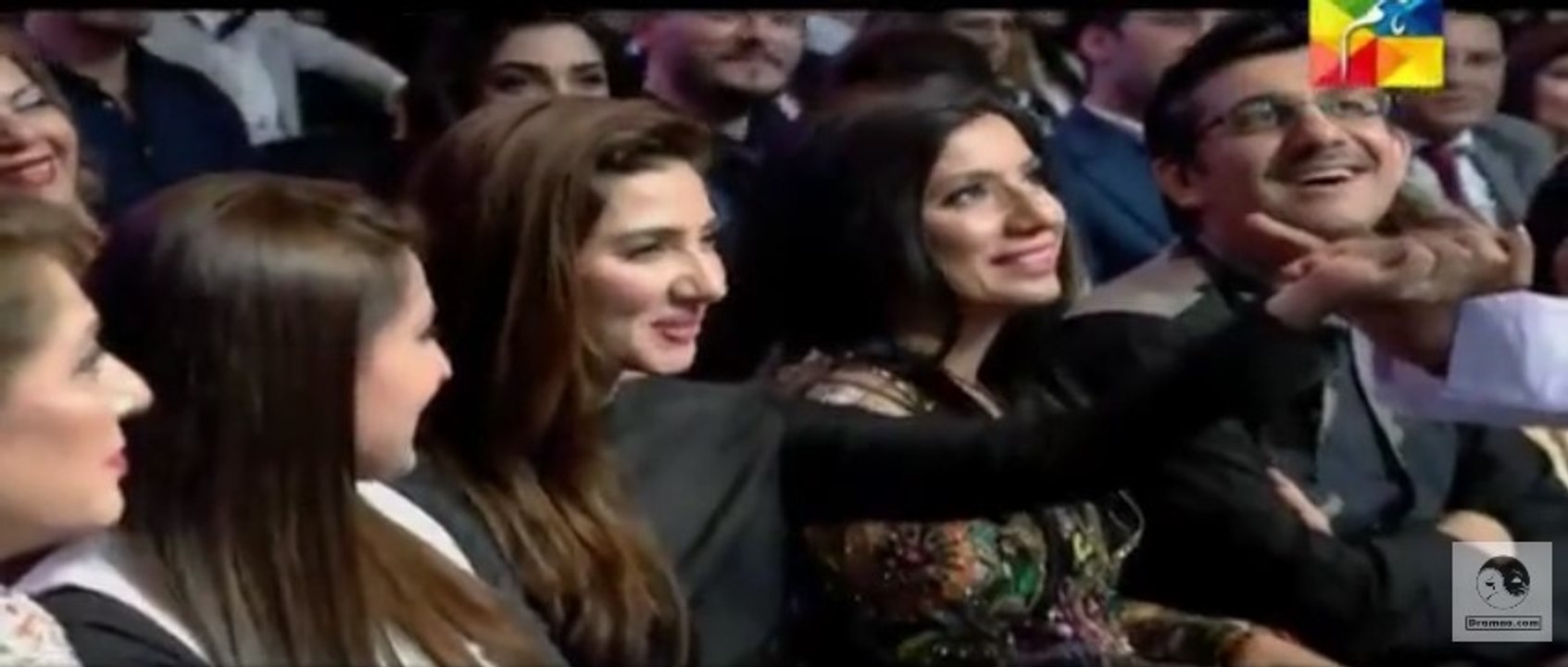 Reaction of Mahira Khan when Ahmed Ali Butt Took the Name of Shahrukh Khan