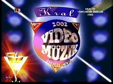 2002 Yılı En İyi Türk Halk Müziği Erkek Sanatçı Kral TV Video Müzik Ödülleri