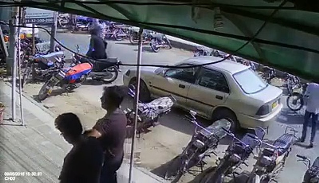 Watch the CCTV footage of bike thief kept by brave guard