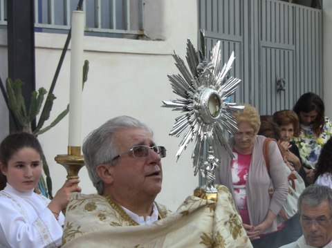 Trentola Ducenta (CE) - La processione del Corpus Domini della parrocchia San Giorgio Martire (29.05.16)