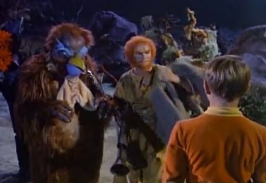 Perdidos no Espaço Tp02 Ep04 - O Mundo Proibido