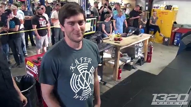 Aparentemente é um velho VOLKSWAGEN KARMANN GHIA mas quando vires o que a parte de trás esconde...