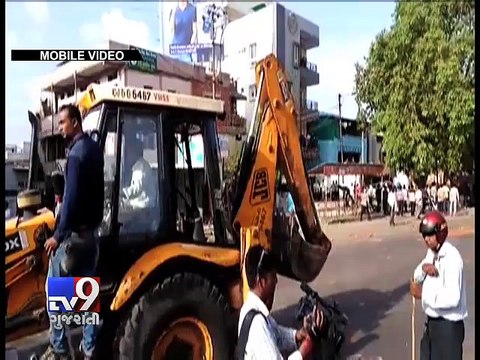 Vadodara Clashes broke out between police and residents during demolition drive - Tv9