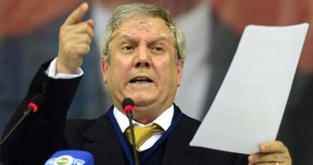 Galataaray Başkanı Dursun Özbek, Aziz Yıldırım Tişörtüne Engel Oldu