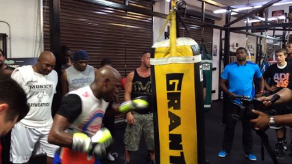 Floyd Mayweather Hitting the Heavy Bag While Training
