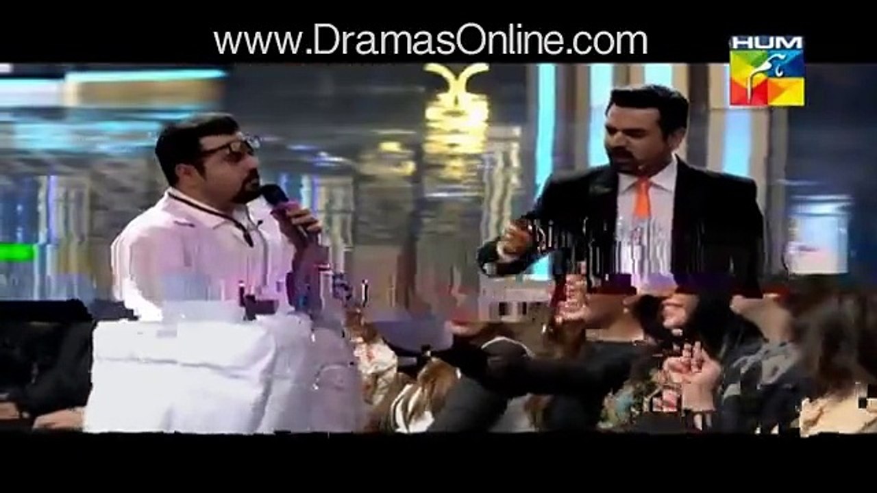 Check the Reaction of Mahira Khan when Ahmed Ali Butt Took the Name of Shahrukh Khan