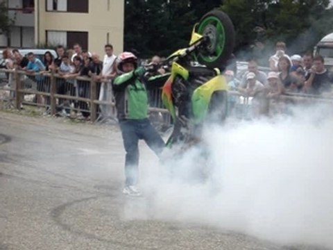 stunt 2007 burn pneu eclate