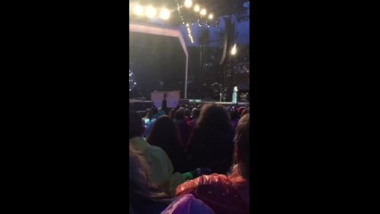 Adele interrompt un concert et demande d'arrêter de filmer à ses Fans avec leurs iphones