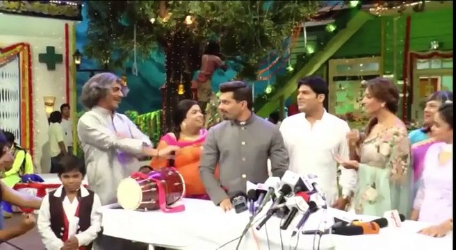 OMG! Kapil Sharma FLIRTS With Bipasha In Front Of Jealous Karan Singh Grover