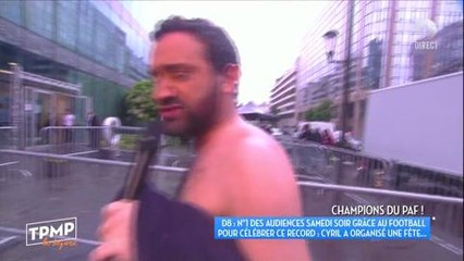 Cyril Hanouna se frotte torse nu contre la voiture de Jean-Pierre Raffarin