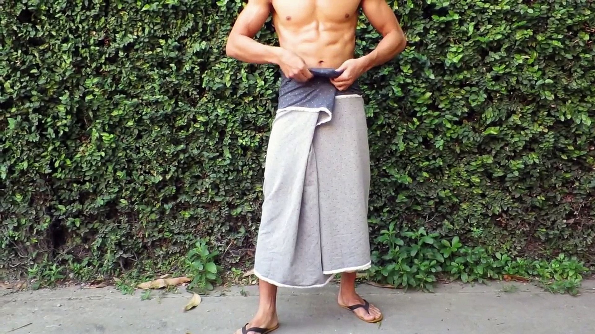How to tie a longyi (sarong, lungi) Myanmar