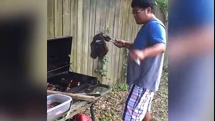 Viande grillée puis foutue au sol... BBQ fail