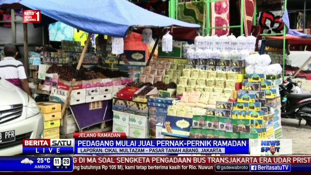 Pedagang Tanah Abang Mulai Jual Pernak Pernik Ramadan