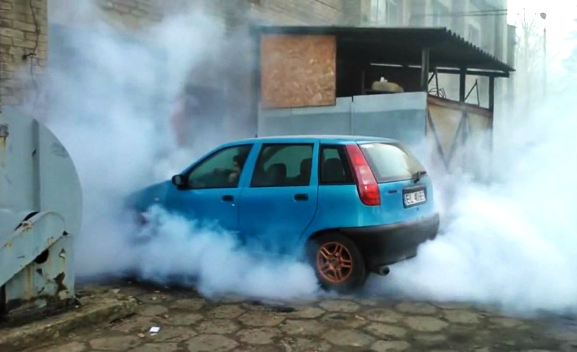 Moron Burns His Tire Out Explosively