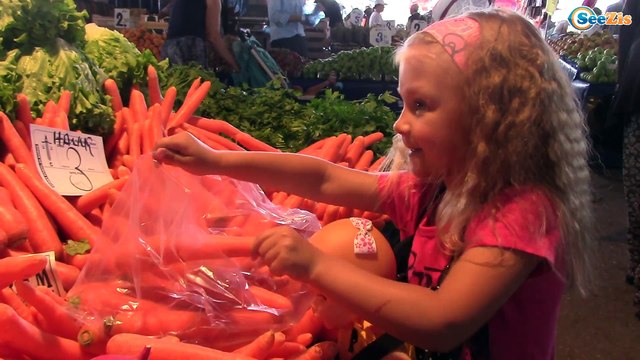 Ярослава и Кукла Ненуко – Шопинг на рынке. Готовим Апельсиновый Сок. Doll Nenuco