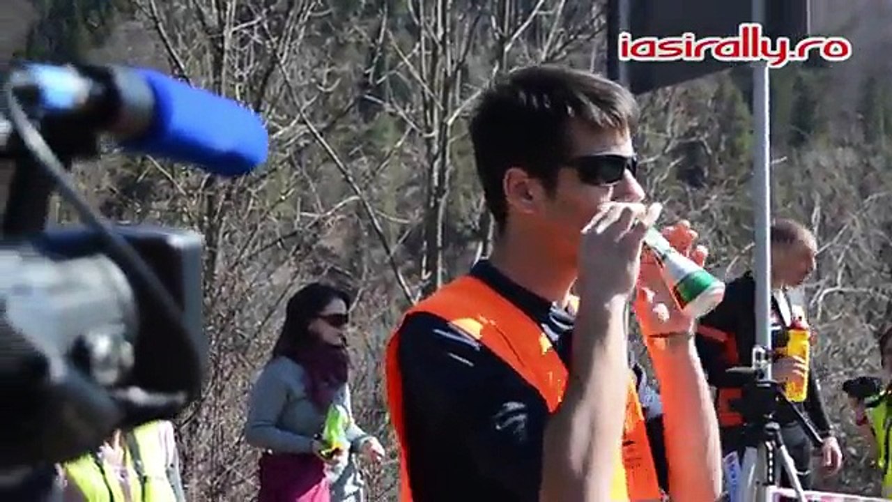 Adepto de rali dá um show espectacular com uma lata de cerveja!