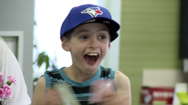 Cette banque réserve un cadeau à ses clients... regardez leurs incroyables réactions