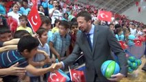 Kocaeli Hidayet Türkoğlu İzmit'te 5 Bin Basketbol Topu Dağıttı