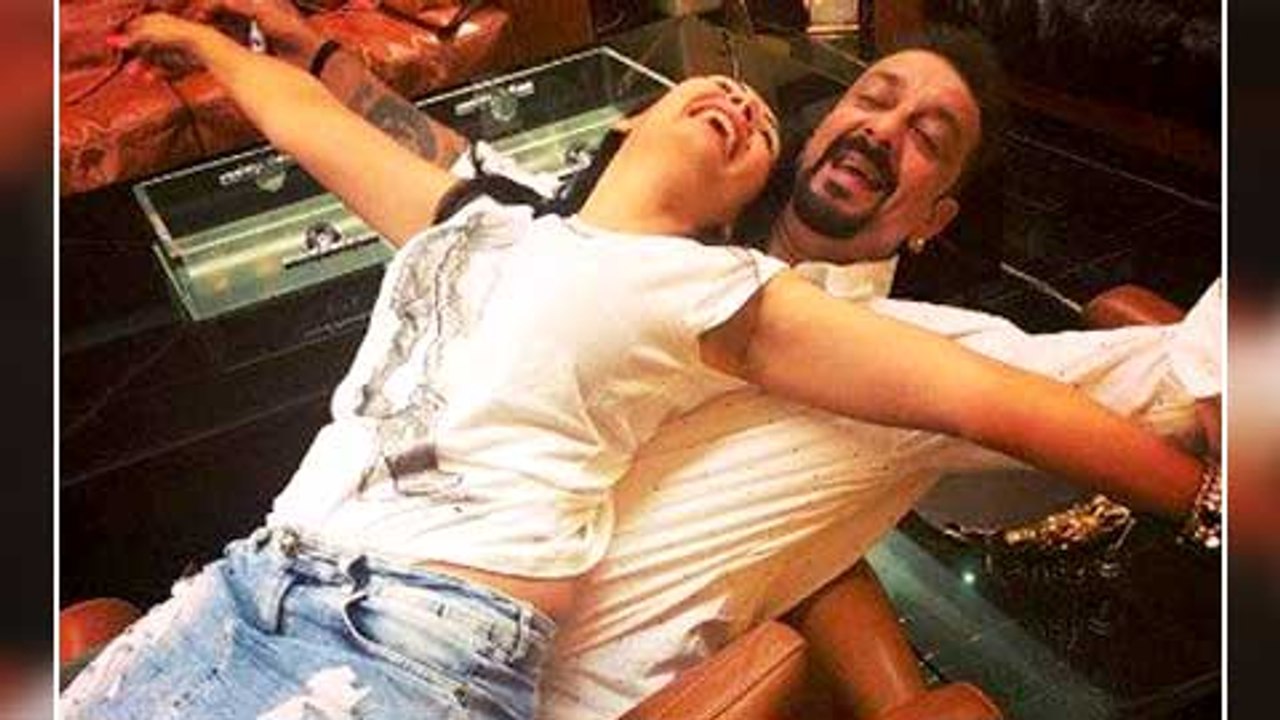 WATCH! Sanjay Dutt - Manyata Dutt HOT Romantic Dance Video