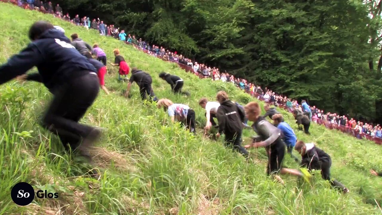 Concours de descente d'une colline entre roulades et gamelles - Gloucestershire Cheese Rolling 2016