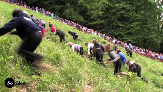 Concours de descente d'une colline entre roulades et gamelles - Gloucestershire Cheese Rolling 2016