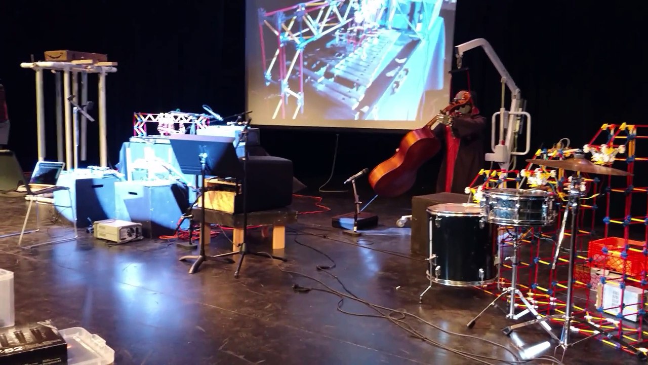 Cet orchestre robotisé tente de jouer le générique d'Harry Potter... FAIL