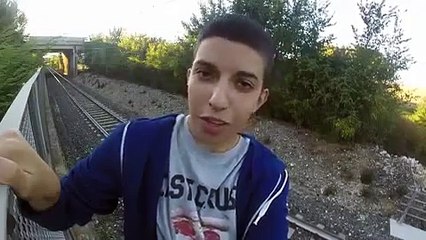 Hızla Gelen Trenin Altına Yatan Genç