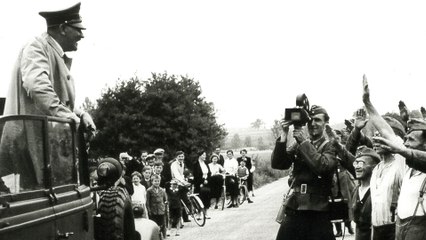 39/40 THE WAR THROUGH A LENS