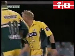 Shahid Afridi one handed six to Warne