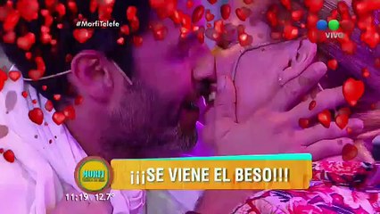 Mariano Martínez besó a Carina Zampini