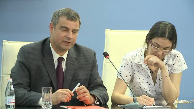 Ahmetaj: Krizën e lamë pas. FMN: Zhvillimet pozitive, por... - Top Channel Albania - News - Lajme