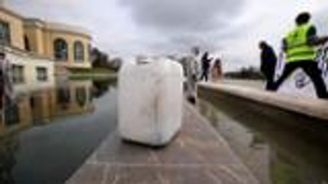 L'opération marée noire au Palais Beaumont des opposants au sommet pétrole de Pau (MCEDD 2016)