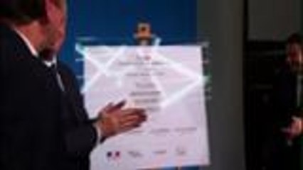 Fin de l'inauguration de L'Alpha sous les applaudissements