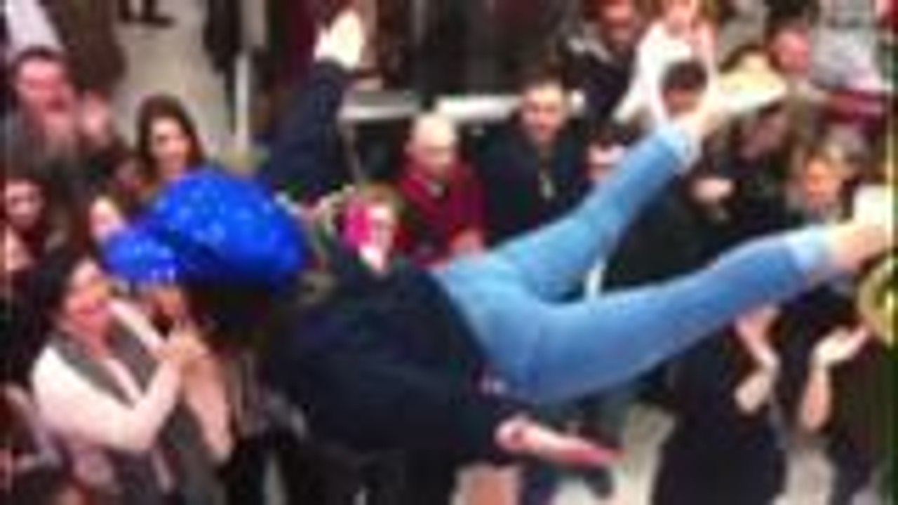 Un flash mob de Noël à Auchan Châteaubernard